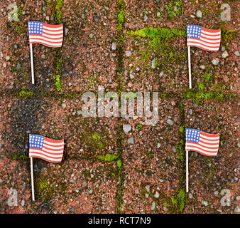 Grunge rouge brique pierre avec United States drapeaux pour concept mur frontière Banque D'Images