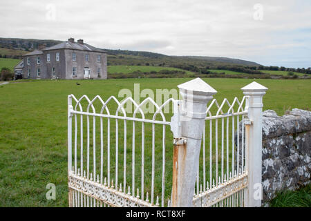 Père Ted séries télé - location maison Glanquin dans le Burren Comté de Clare utilisé comme père Ted's house aka la maison paroissiale Craggy Island. Banque D'Images