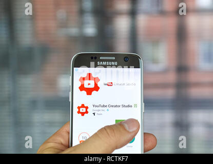 Montréal, Canada - le 23 juin 2016 : YouTube Creator Studio app rend plus rapide et plus facile à gérer sur le canal de l'utilisateur. Banque D'Images