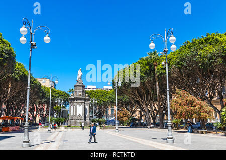 Cagliari, Italie - 29 Avril 2016 : Piazza del Carmine, importante place dans la vieille ville de Cagliari, Sardaigne, Italie. Cagliari est la capitale et la plus grande Banque D'Images