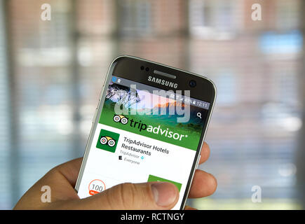 Montréal, Canada - le 23 mai 2016 : l'application TripAdvisor sur Samsung s7 l'écran du téléphone. TripAdvisor, Inc. est une société américaine voyages site providin Banque D'Images