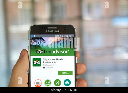 Montréal, Canada - le 23 mai 2016 : l'application TripAdvisor sur Samsung s7 l'écran du téléphone. TripAdvisor, Inc. est une société américaine voyages site providin Banque D'Images
