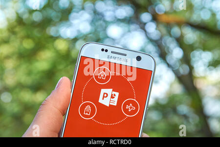 Montréal, Canada - le 23 mai 2016 - Microsoft Office PowerPoint application sur Samsung S7. Banque D'Images