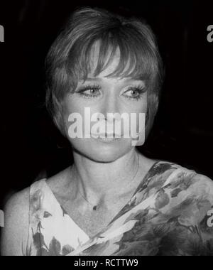 Shirley Maclaine sans date Photo de John Barrett/PHOTOlink/MediaPunch Banque D'Images