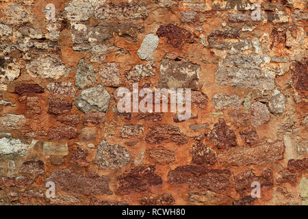 Patch Image de mur original de 14-ème siècle avec des briques de roches shell texture de fond, Close up Banque D'Images