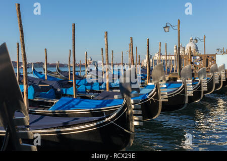 Parking Télécabine au Grand Canal de Venise, Italie Banque D'Images