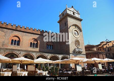 Torre dell Orologio, tour de l'horloge, la Piazza delle Erbe, Mantoue, Mantoue, Lombardie, Italie, Europe Banque D'Images