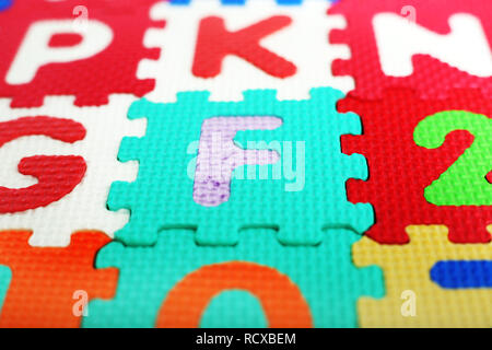 Alphabet coloré de blocs. Banque D'Images