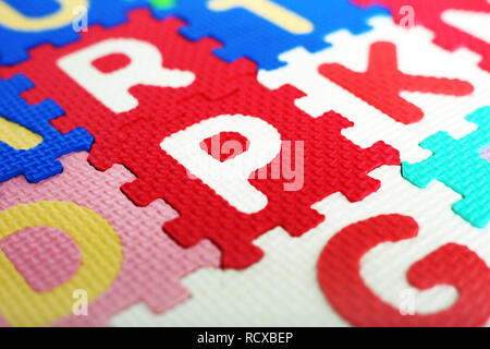 Libre de modèle d'alphabet coloré de blocs. Banque D'Images