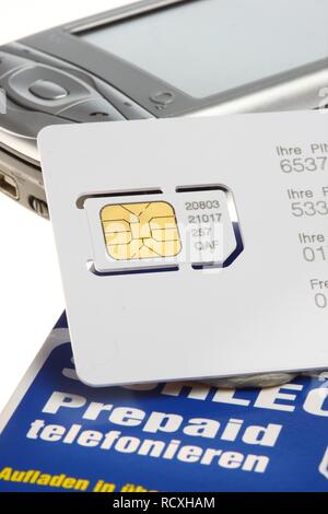 Carte SIM rechargeable pour un téléphone mobile, cartes prépayées, cartes de crédit Banque D'Images