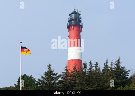 Phare, drapeau national allemand, Hoernum, l'île de Sylt, Schleswig-Holstein Banque D'Images