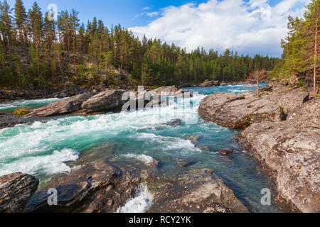 Rapides sur la rivière Sjoa dans Oppland County de l'Est de la Norvège, Scandinavie, populaire pour le rafting, kayak, nage en eau vive et d'autres activités Banque D'Images