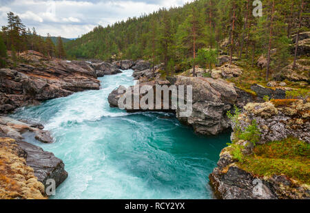 Rapides sur la rivière Sjoa dans Oppland County de l'Est de la Norvège, Scandinavie, populaire pour le rafting, kayak, nage en eau vive et d'autres activités Banque D'Images