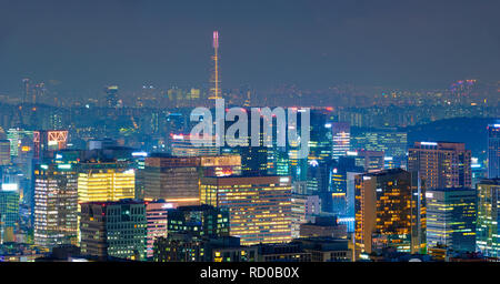Skyline de Séoul dans la nuit, la Corée du Sud. Banque D'Images
