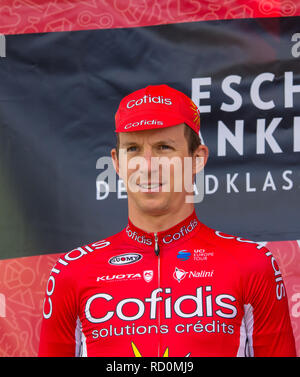 ESCHBORN, ALLEMAGNE - 1er mai 2018 : Dimitri Claeys (Cofidis) Eschborn-Frankfurt Solutions Crédits au vélo de course Banque D'Images