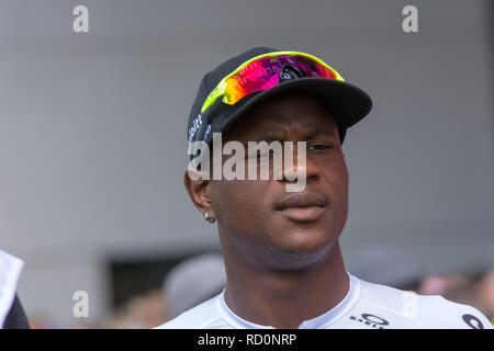 ESCHBORN, ALLEMAGNE - 1er mai 2018 : Nicholas Dlamini (Dimension Data) à l'équipe de course cycliste Eschborn-Frankfurt Banque D'Images