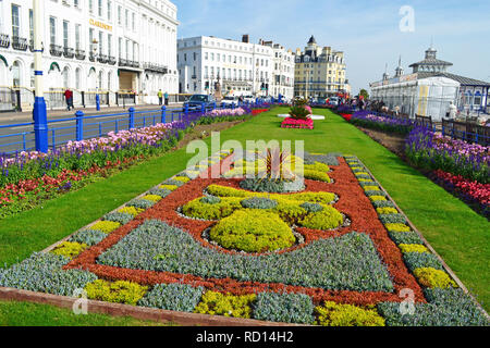 Jardins de tapis sur le front de mer d'Eastbourne, East Sussex, UK Banque D'Images