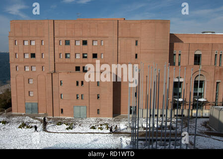 Thessaloniki Concert Hall, bâtiment M1, d'un centre des arts sous la neige à Thessalonique, en Grèce. Banque D'Images