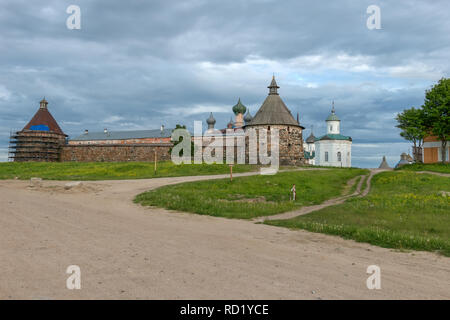 Forteresse du nord et la douve Solovetsky Spaso-preobrajensky monastère. Îles Solovetsky, région d'Arkhangelsk, mer Blanche, Russie Banque D'Images