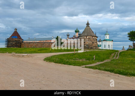 Forteresse du nord et la douve Solovetsky Spaso-preobrajensky monastère. Îles Solovetsky, région d'Arkhangelsk, mer Blanche, Russie Banque D'Images