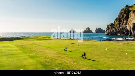 Les gens à jouer au golf. Golf de Vestmannaeyjar, Heimaey, Îles Westman, Islande Banque D'Images