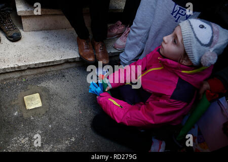 Rome le 16 janvier 2019. Mise en place d'un obstacle à la mémoire d'Antonio Roazzi, victime de l'nazifascism pendant l'occupation de Rome. Roazzi était Banque D'Images