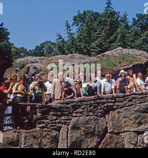 Guinée der Bundespräsident Walter Scheel mit den Kindern Simon Martin und Andrea Gwendoline und Ehefrau Mildred (alle Bildmitte) bei einem Besuch im Zoo de Berlin, Deutschland 1980. L'ancien président fédéral allemand Walter Scheel visiter le zoo de Berlin avec ses enfants Simon Martin et Andrea Gwendoline et son épouse Mildred, Allemagne 1980. Banque D'Images