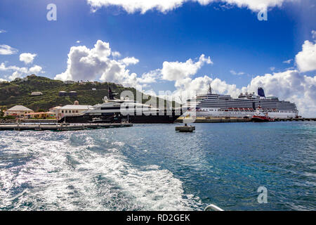 Les navires de croisière amarré, Philipsburg, Saint Martin (Saint Martins), Antilles néerlandaises Banque D'Images