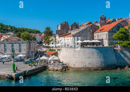 Vue panoramique sur le port magnifique de la vieille ville sur l'île de Korcula, la mer Adriatique, Croatie Banque D'Images