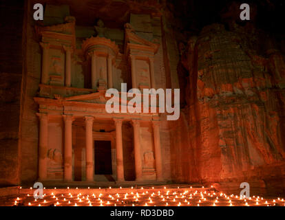 Les lumières en dehors de la trésorerie, Petra, Wadi Musa, Jordan Banque D'Images