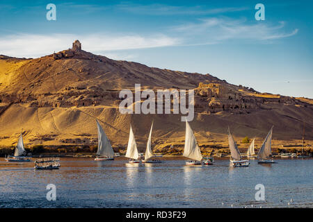 Luxor coucher du soleil sur le Nil Egypte Banque D'Images