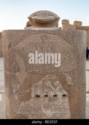 Statue de Khépri le scarabée sacré à Karnak Banque D'Images