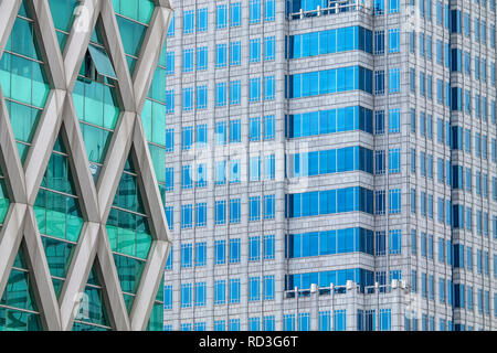 Close-up de windows sur city skyscrapers, Indonésie Banque D'Images