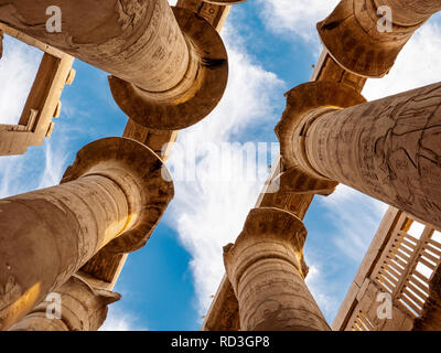Les anciennes ruines du temple de Karnak à Louxor, Egypte Banque D'Images