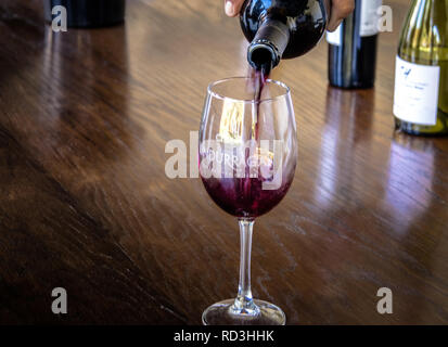 Verre de vin au vignoble Undurraga - Santiago, Chili Banque D'Images