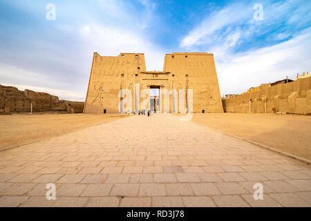 Idfu Temple d'Horus à Edfou, Egypte Banque D'Images