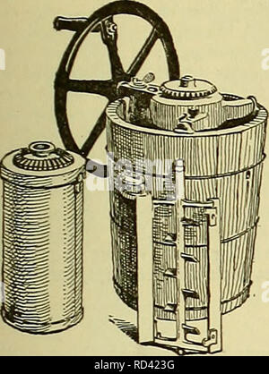 . Cyclopedia des animaux de ferme. Les animaux et produits du règne animal. Fabrication DE CRÈME GLACÉE ET AUTRES PRODUITS SURGELÉS 197. Fig. 185. Un congélateur à la main. Dans 1 à 20 litres dimensions. Lorsque le mélange est prêt pour le congélateur, s'il n'est pas complètement refroidi, le congélateur doit être mis en mouvement par intermittence ou tourné lentement afin que le mélange peut être réfrigéré thor- qui avant de lancer à pleine vitesse, ce qui permet d- ventilation du Barattage de la graisse avant de particules la crème devient froid. La crème ne doit pas être autorisé à rester immobile dans le freezingmixture crème, freez- ment à l'autre o Banque D'Images