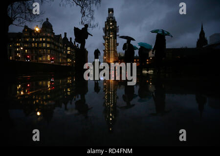 Londres, Royaume-Uni. 16 janvier, 2019. Photo prise le 16 janvier 2019 présente une vue de l'édifice du parlement à Londres, Grande-Bretagne. Le gouvernement britannique a survécu à un vote de confiance au Parlement le mercredi, une journée après qu'il a subi un nombre record de Brexit traiter vote défaite. Crédit : Tim Irlande/Xinhua/Alamy Live News Banque D'Images