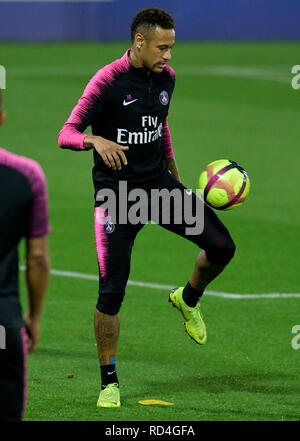 Doha. 16 janvier, 2019. Paris Saint-Germain l'avant du Brésil de Neymar Jr. réagit au cours de l'hiver à l'Aspire formations Zone Foundation dans la capitale du Qatar, Doha, le 16 janvier 2019. Credit : Nikku/Xinhua/Alamy Live News Banque D'Images
