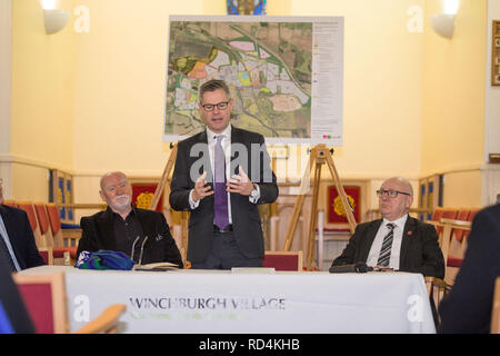 Winchburgh West Lothian, UK - 17 janvier 2019. Finances Secrétaire Derek Mackay répond aux développeurs, West Lothian Council et d'autres parties prenantes à l'emplacement du village Winchburgh. Plus de 3 000 nouvelles maisons ainsi que l'infrastructure connexe, des espaces et les écoles sont à construire dans Winchburgh, West Lothian - création d'un des plus grands projets d'infrastructure liés au logement. Crédit : Colin Fisher/Alamy Live News Banque D'Images