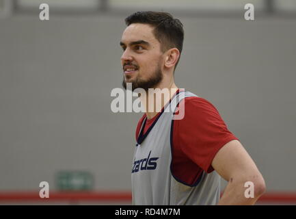 Londres, Royaume-Uni. 16 janvier, 2019. Joueur de basket-ball tchèque Tomas Satoransky parle avec les journalistes au cours de la conférence de presse dans l'hôtel InterContinental de Londres, Angleterre, le 16 janvier 2019. Crédit : David Svab/CTK Photo/Alamy Live News Banque D'Images