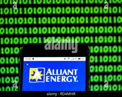 Kiev, Ukraine. 17 Jan, 2019. Alliant Energy Service Public logo de l'entreprise vu affichée sur un téléphone intelligent. Crédit : Igor Golovniov SOPA/Images/ZUMA/Alamy Fil Live News Banque D'Images