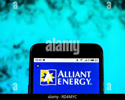 Kiev, Ukraine. 17 Jan, 2019. Alliant Energy Service Public logo de l'entreprise vu affichée sur un téléphone intelligent. Crédit : Igor Golovniov SOPA/Images/ZUMA/Alamy Fil Live News Banque D'Images