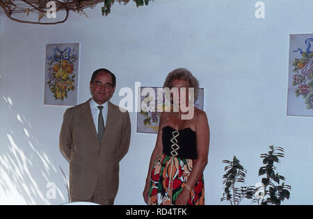 Rudolf Graf und Herr von Schönburg Glauchau mit Gemahlin Marie Louise à Marbella, Espagne 1995. Rudolf Comte de Schoenburg Glauchau avec son épouse Marie Louise à Marbella, Espagne 1995. Banque D'Images