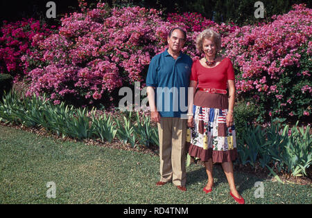 Rudolf Graf und Herr von Schönburg Glauchau mit Gemahlin Marie Louise à Marbella, Espagne 1995. Rudolf Comte de Schoenburg Glauchau avec son épouse Marie Louise à Marbella, Espagne 1995. Banque D'Images