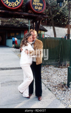 Michael Prinz von und Preußen Ehefrau Jutta im Anbaugebiet Tokaj, Hongrie 1978. Michael Prince de Prusse et son épouse Jutta à Tokaj, Hongrie 1978. Banque D'Images