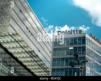 BERLIN, ALLEMAGNE - Juillet 2018 : Vue de la Bureaux Deloitte depuis la rue à Berlin Banque D'Images