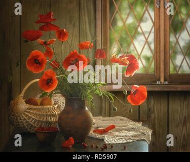 Nature morte au bouquet de coquelicots rouges Banque D'Images