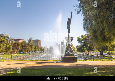 Square de l'aviation (Plaza a la Aviacion) fontaine et Monument Rodo - Santiago, Chili Banque D'Images