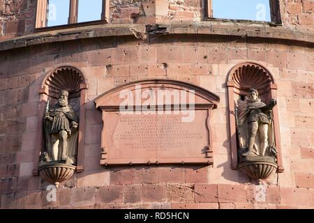 Des statues et des inscriptions à l'Heidelberger Schloss, le château de Heidelberg, Bade-Wurtemberg Banque D'Images